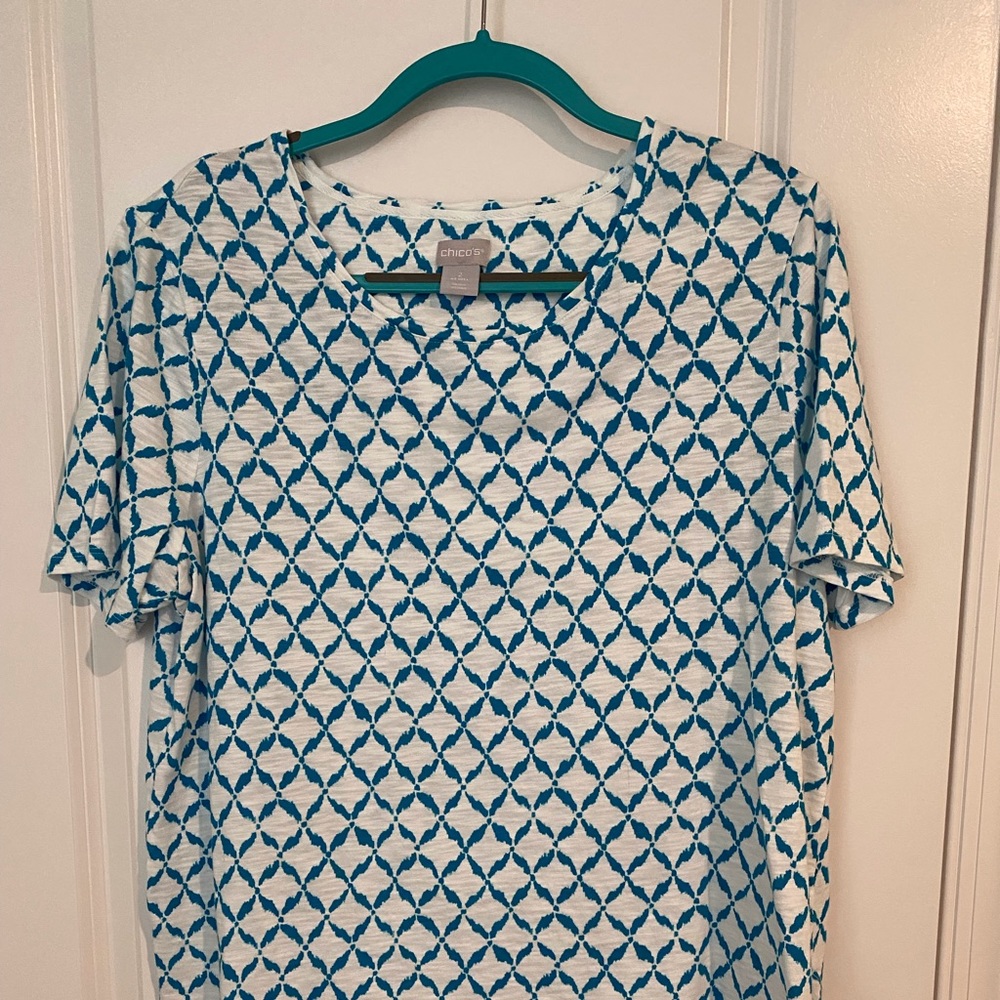 CHICOS (NWOT) Button-Back Top